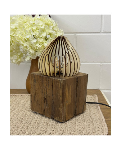 Balkenlampe aus Altholz mit Holzflamme – Unikat | Von Hand von Herzen